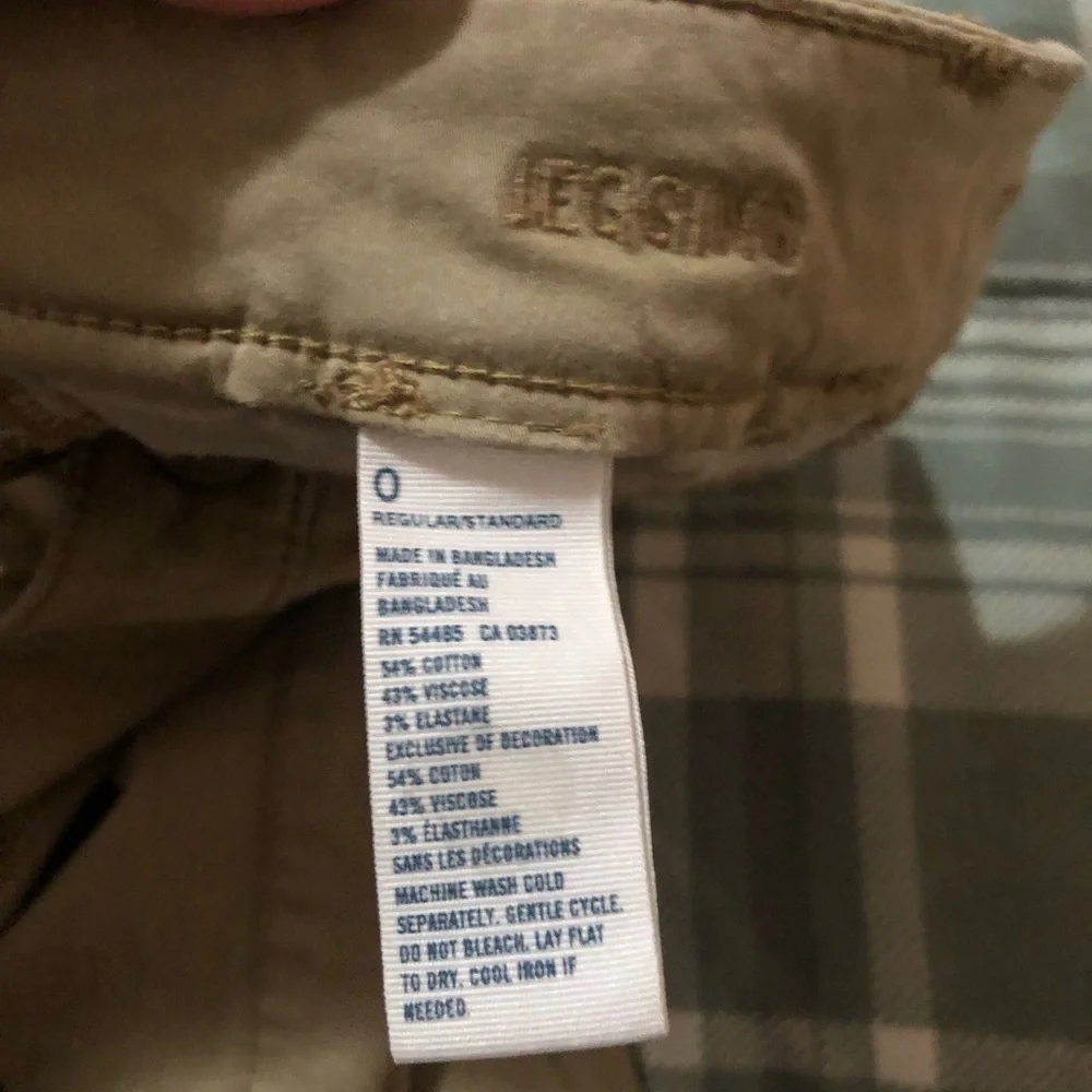 AE kaki colored pants. - Picture 4 of 4